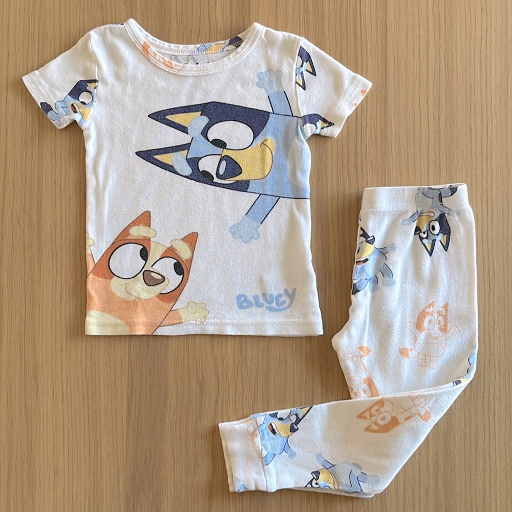 Bluey, toddler short sleeve Pajama Set, size 4, runs smaller ( 18-24 months)